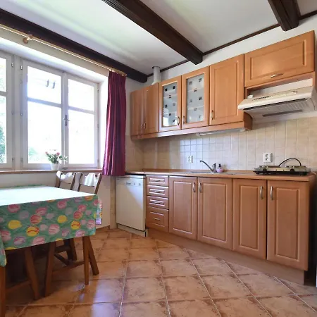 Spacious In With Garden