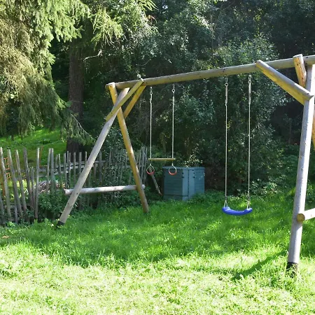 Дом отдыха Spacious In With Garden