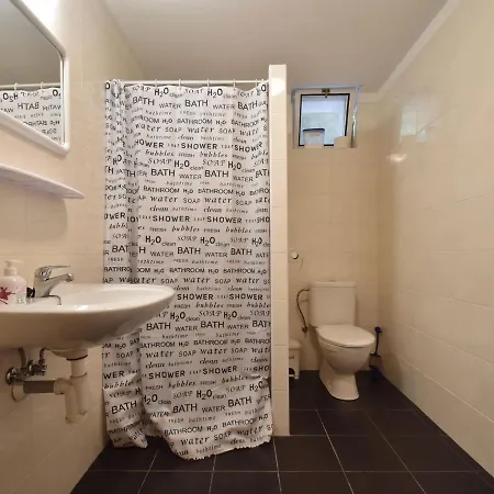 Spacious In With Garden *