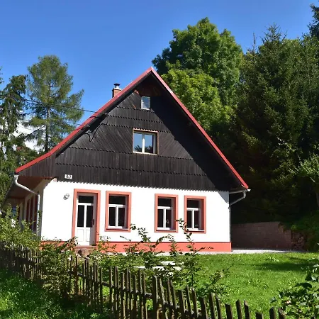 Дом отдыха Spacious In With Garden